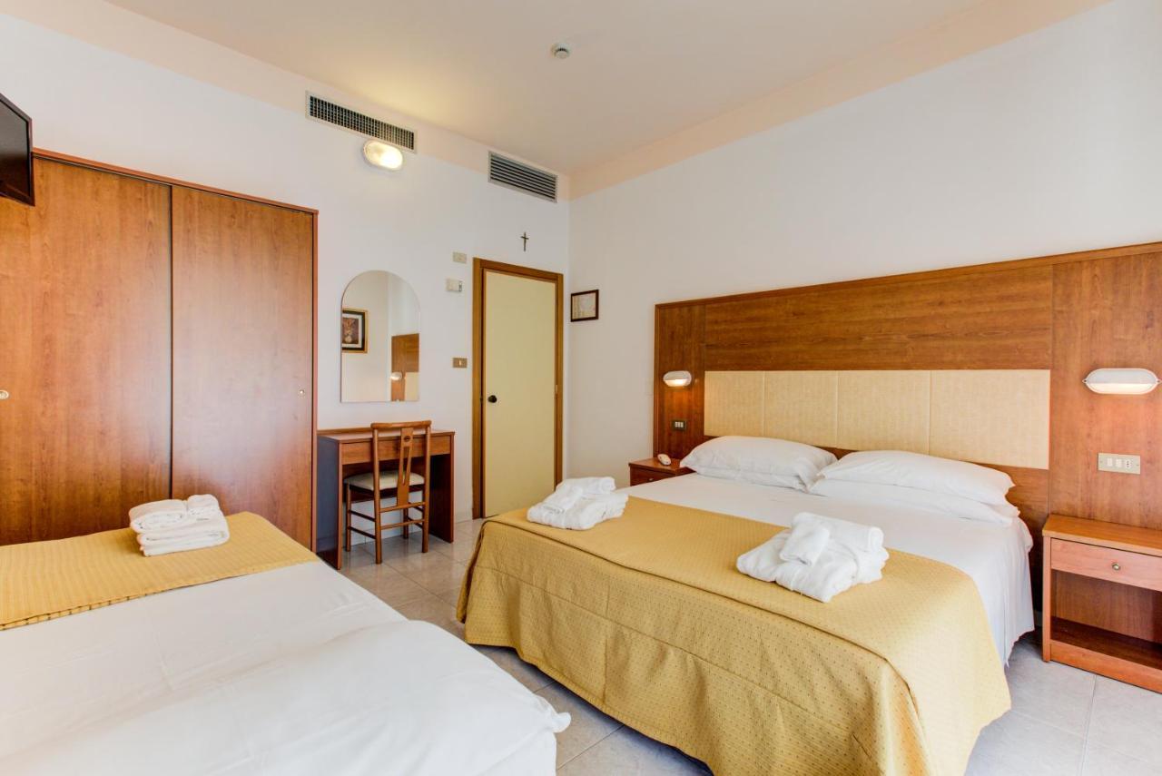 Hotel Vela D'Oro Rimini Exterior foto