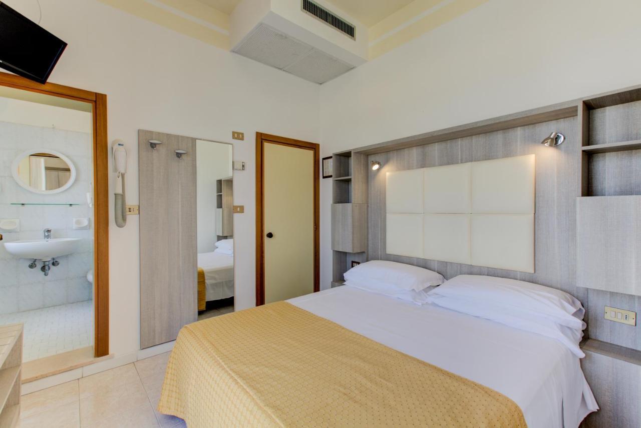 Hotel Vela D'Oro Rimini Exterior foto