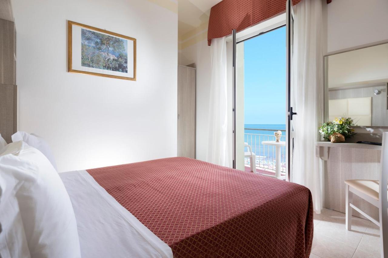 Hotel Vela D'Oro Rimini Exterior foto