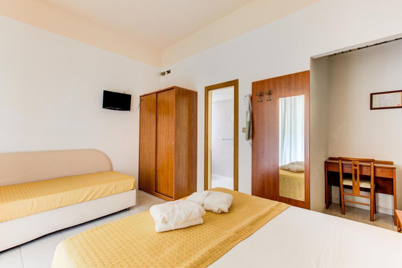 Hotel Vela D'Oro Rimini Exterior foto